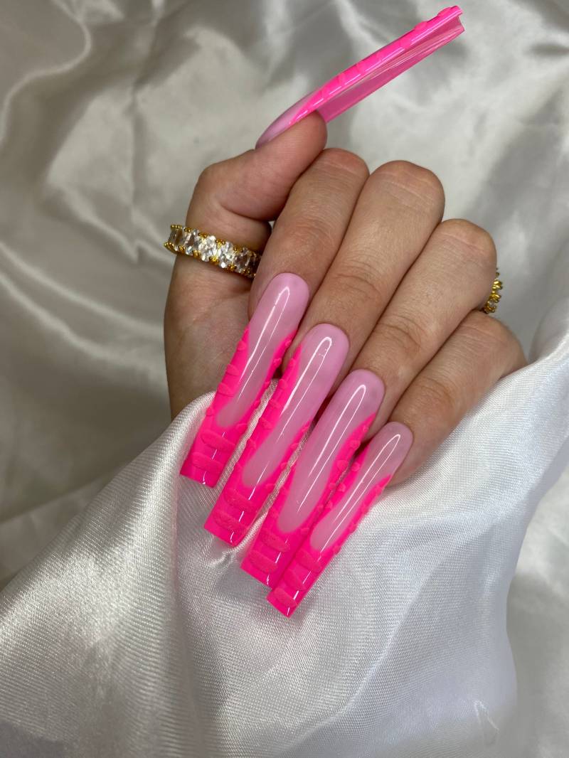 Dariana - Rosa Krokodil 3D Print French Tip Press On Nail Set von BriannaMarieArtistry