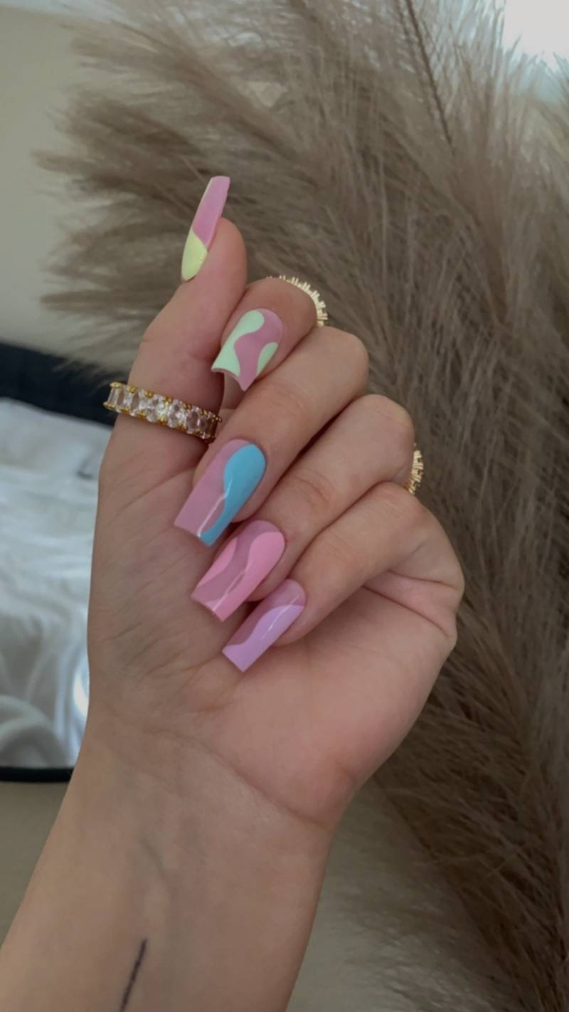 Spring Fling - Multicolor Abstract Press On Nail Set von BriannaMarieArtistry