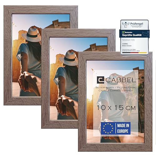 CABBEL (3er Set Bilderrahmen 10x15 cm, Eiche Dunkel, stabiles MDF-Holz Rahmen, bruchsicherem Plexi-Glas, zum Aufhängen & Aufstellen, ideal für Fotos/Bilder/Collage von CABBEL