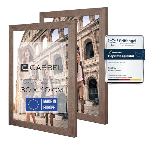 CABBEL Doppelpack (2er Set) Bilderrahmen 30x40 cm, Eiche Dunkel, stabiles MDF-Holz Rahmen, bruchsicherem Plexi-Glas, zum Aufhängen, ideal für Fotos/Bilder/Collage von CABBEL