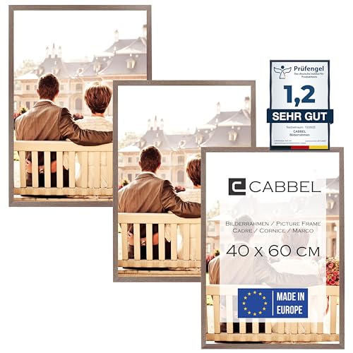 CABBEL Dreierpack (3 Stk.) Bilderrahmen 40x60 cm MDF Holz-Rahmen in Eiche Dunkel | mit bruchsicherem Plexi-Glas/Modern, zum Aufhängen, ideal für Fotos/Bilder/Collage von CABBEL