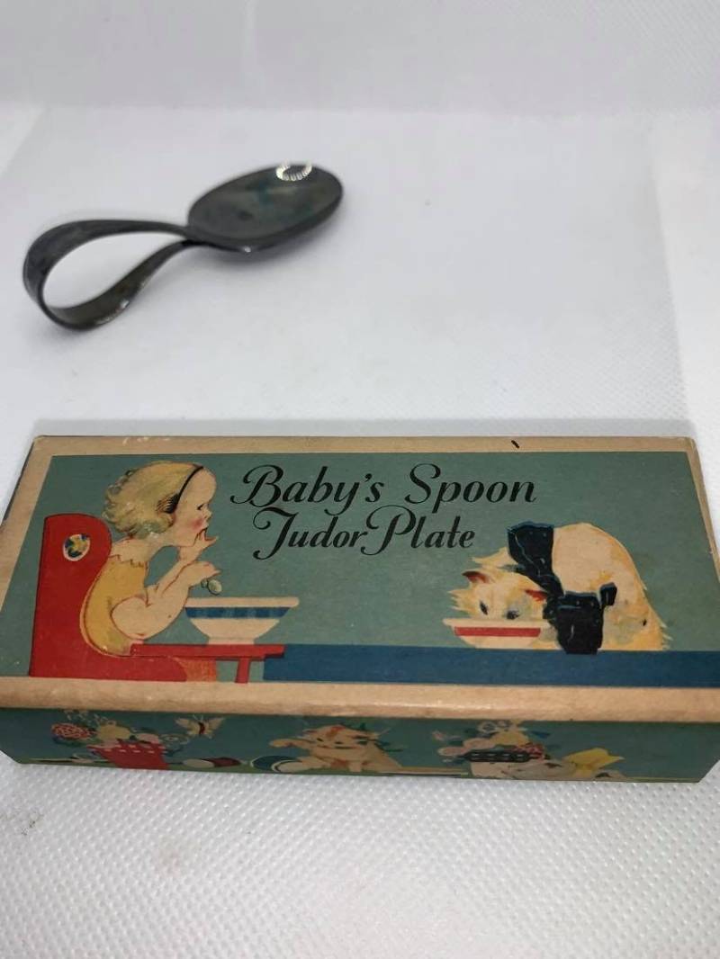 Babylöffel Tudor Teller Mit Box von CanadianCollectFinds