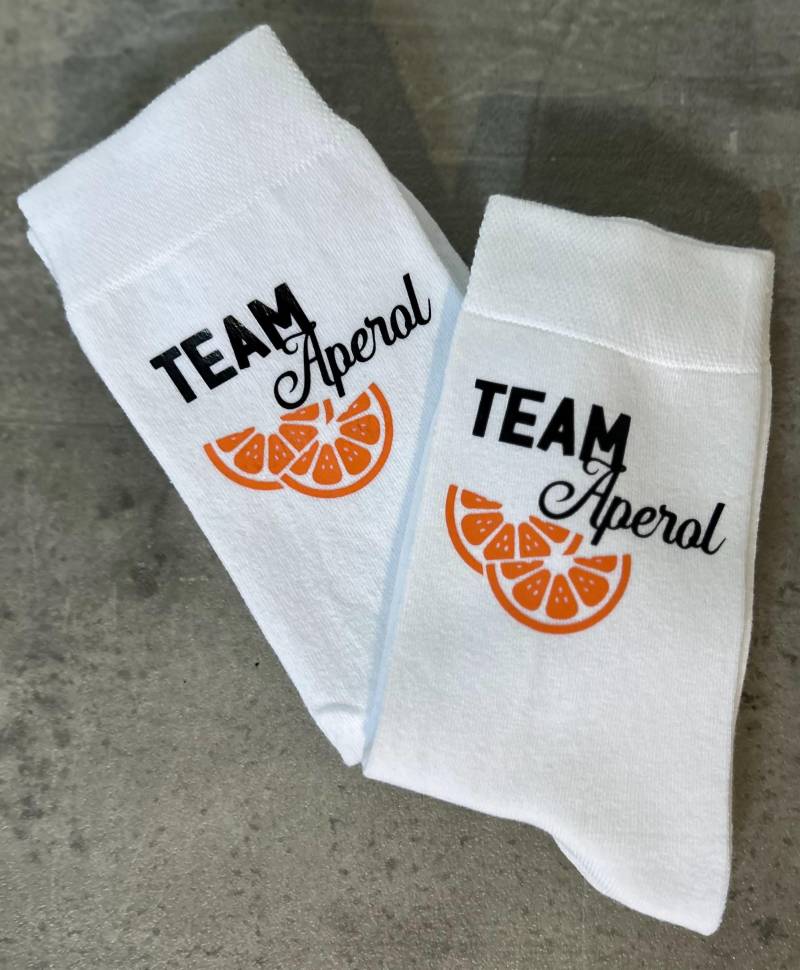 Socken „Team Aperol" in Weiß von CasaMiaDesignbyCC