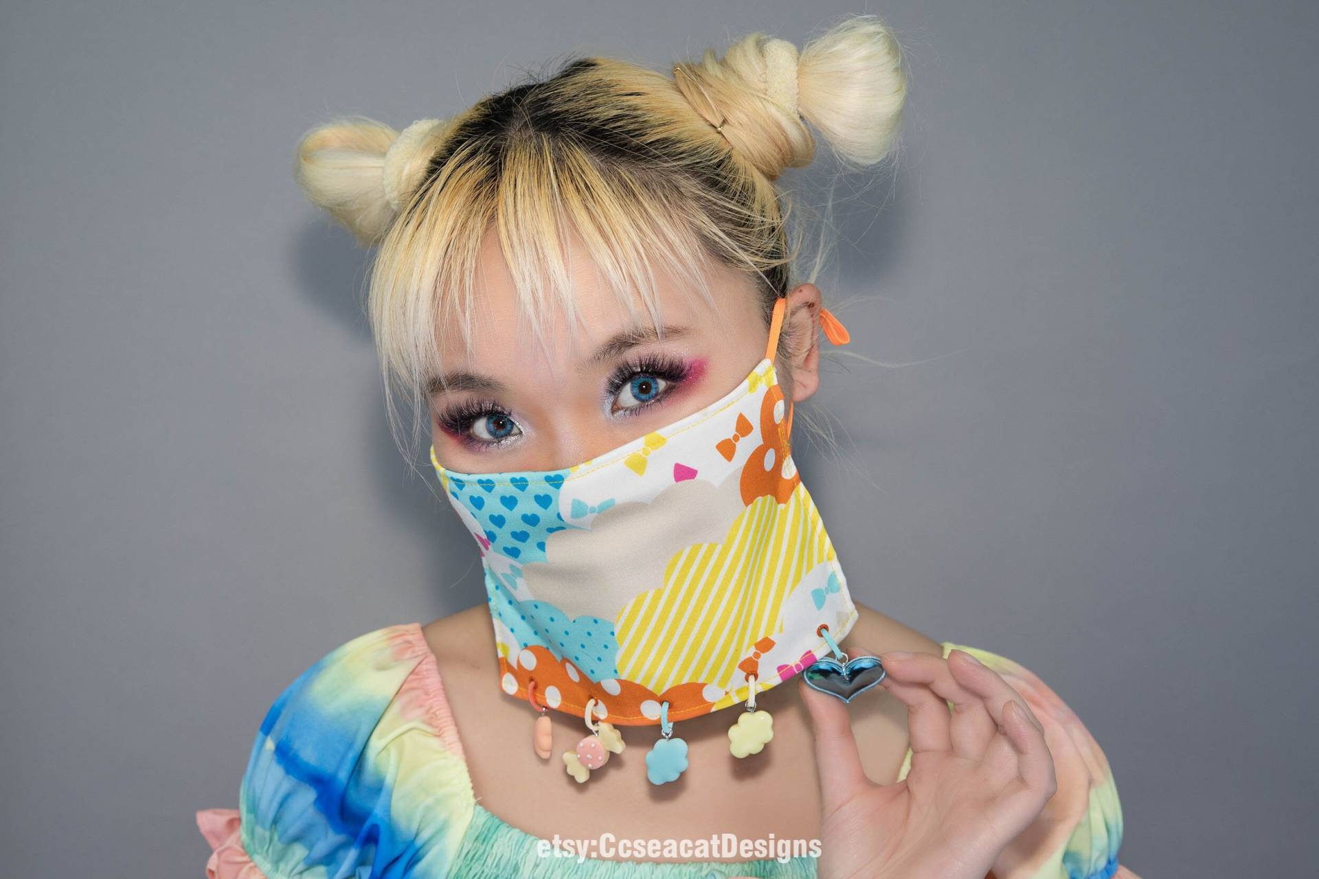 Kawaii Orange Gelb Blau Wolke Gesichtsmaske Bedeckung von CcseacatDesigns