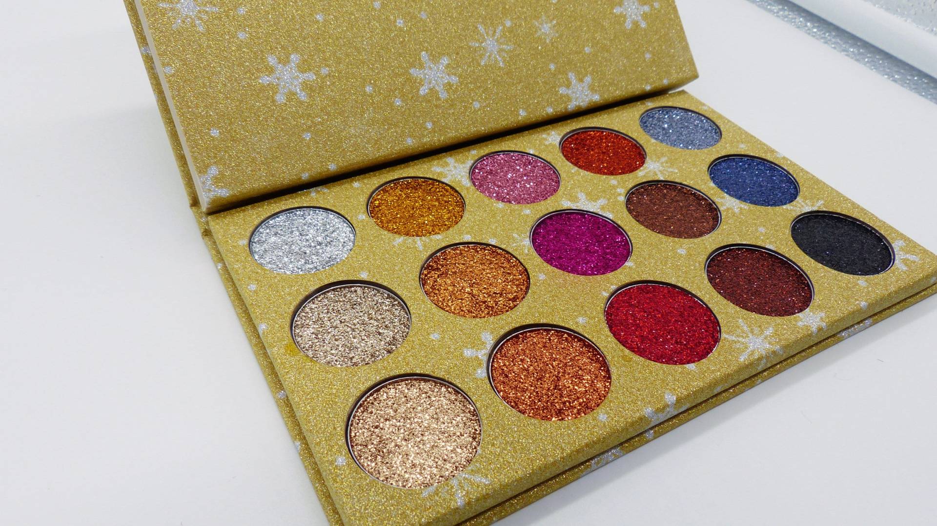 15 Farben 24K Lidschatten Glitzer Palette von CelaCosmetics