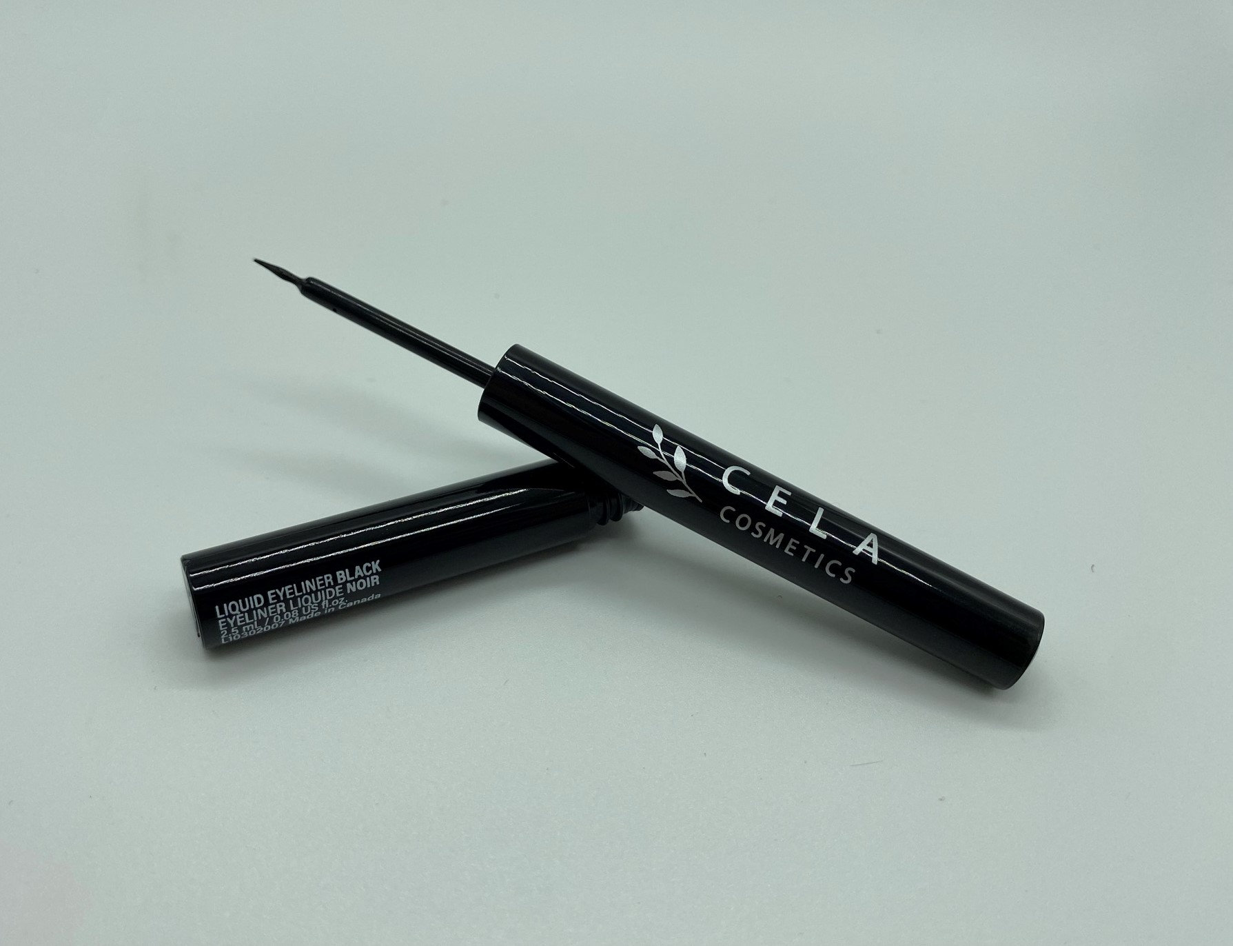 Veganer Flüssiger Eyeliner von CelaCosmetics