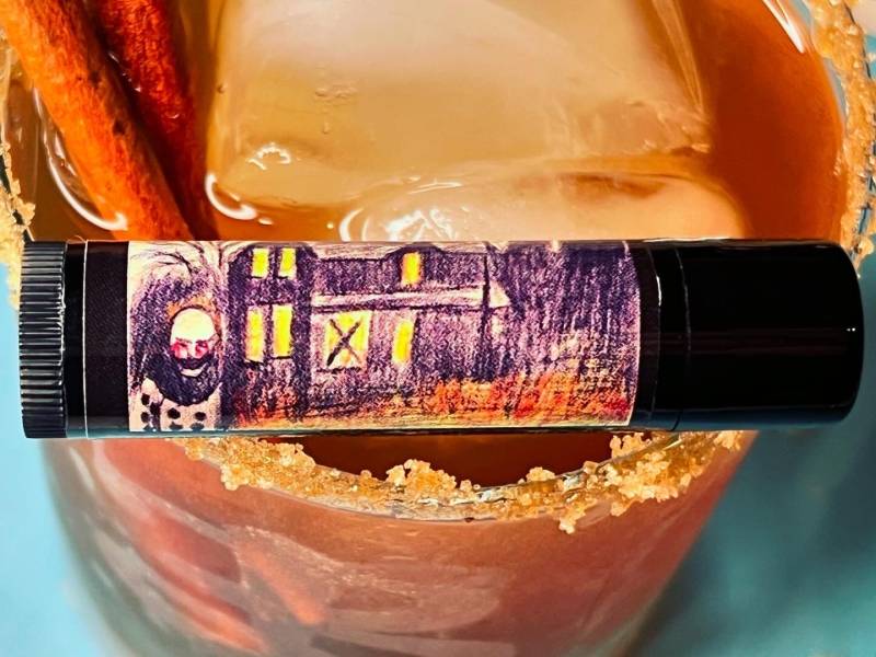 Cinnamon Apple Whisky Lippenbalsam Des Abbadon Hotel | Inspiriert Von Hell House Filmen Enthält Einen Einzelnen 0, 4 Unzen von ChamoruBeauty