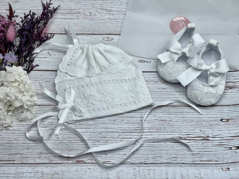 Taufmütze, Stickerei Kreuz Baby Schuhe Für Shower Geschenk, Taufgeschenk, Neugeborenen Geschenk von Cherisherbabies