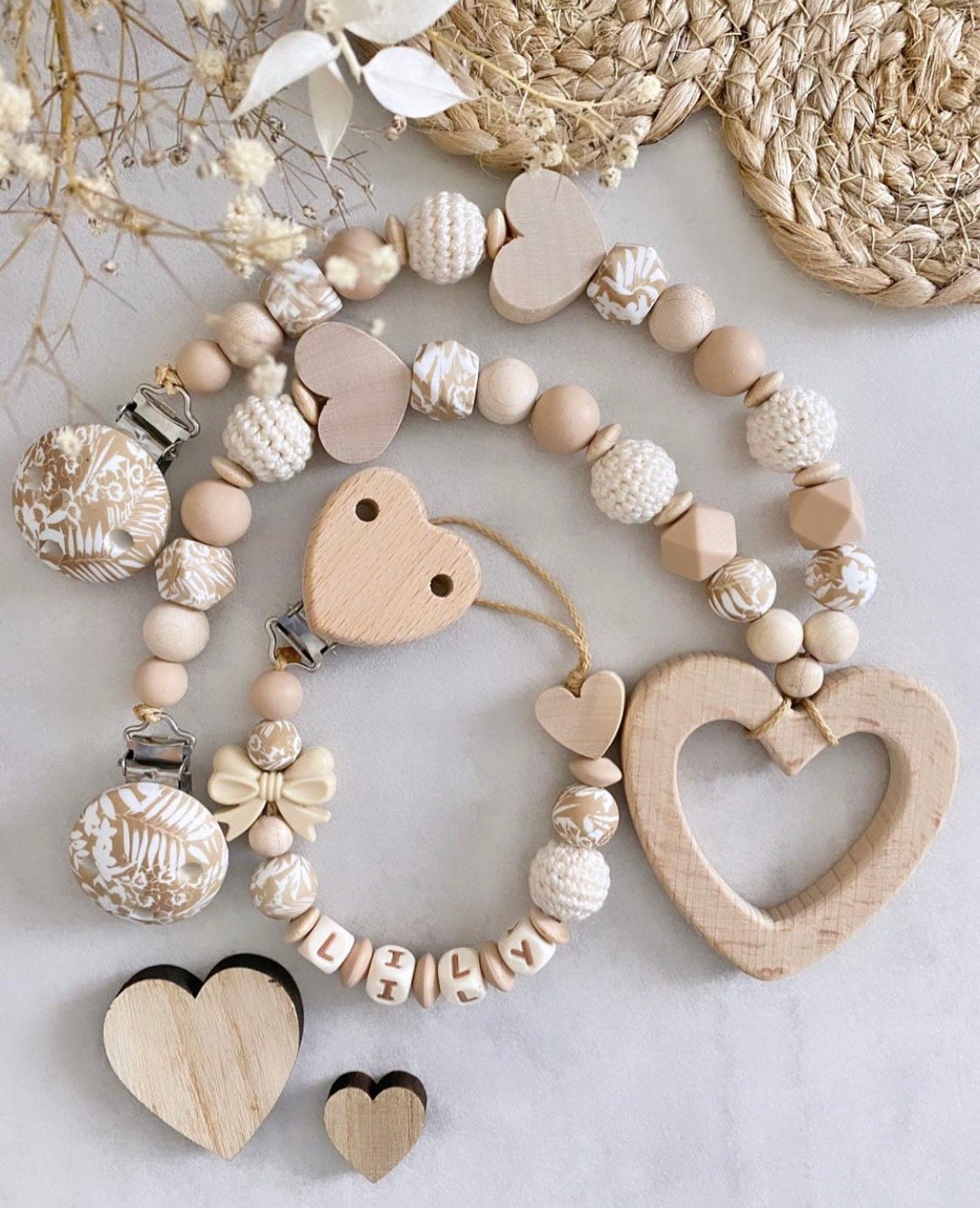 Schnullerkette Mit Name Kinderwagenkette Personalisiert Mädchen Herz Beige von ChriluzaShop