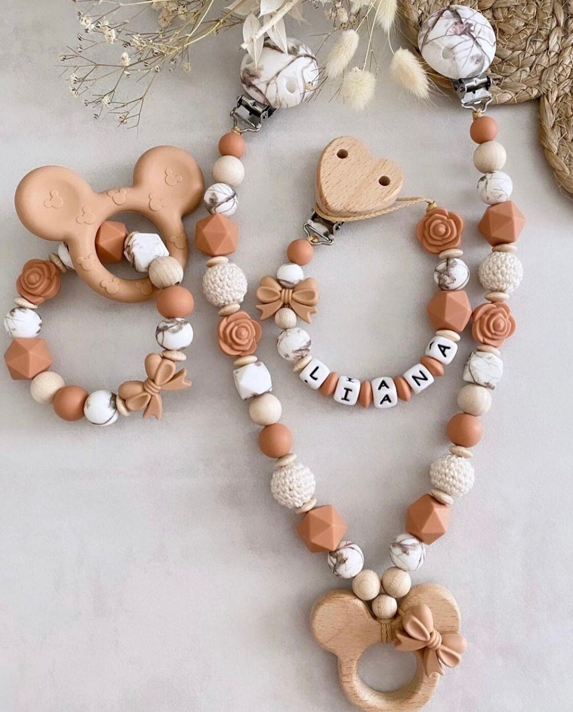 Schnullerkette Mit Name Kinderwagenkette Set Mädchen Personalisiert Mickey Maus Schleife Holz Silikon von ChriluzaShop