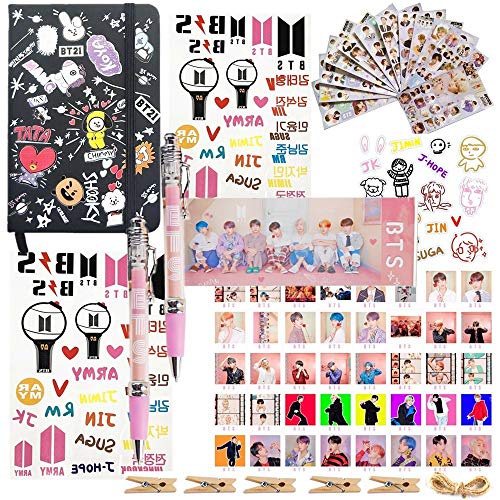 BTS Bangtan Geschenk-Set für Armee, 1 BTS Cartoon PU-Notizbuch, 40 Stück Lomo-Karte, 2 Stück BTSMap of Soul Stift, 2 Tatoo Sticker, 12 Blatt BTS Sticker, 1 Stück 3D BTS Aufkleber von CiWana