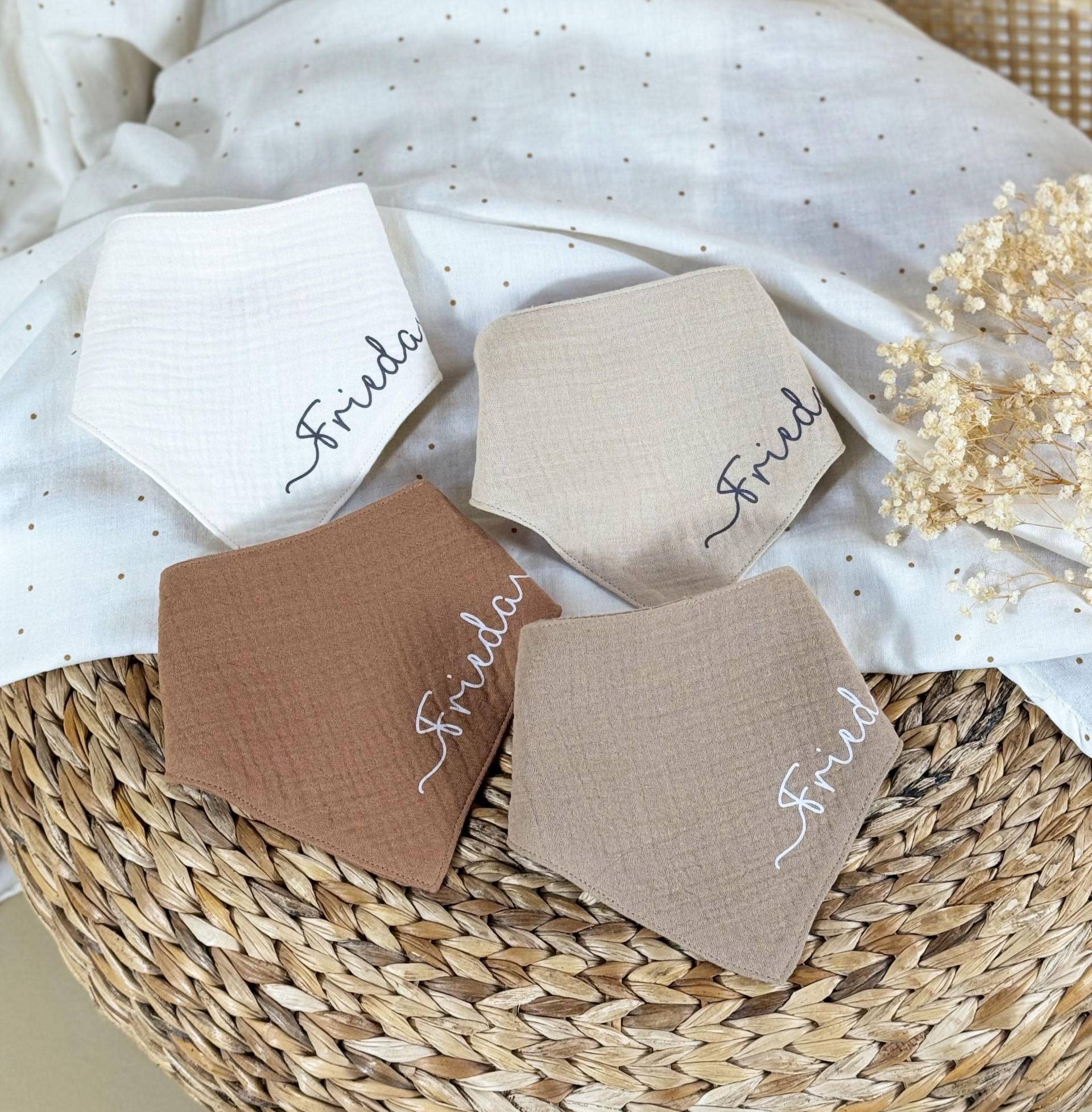 Set 4 Stück Personalisierbar Musselin Baby Und Kleinkind Halstücher Dreieckstücher Spucktücher Baumwolle Lätzchen Gaze, Geschenk von CleoNoah