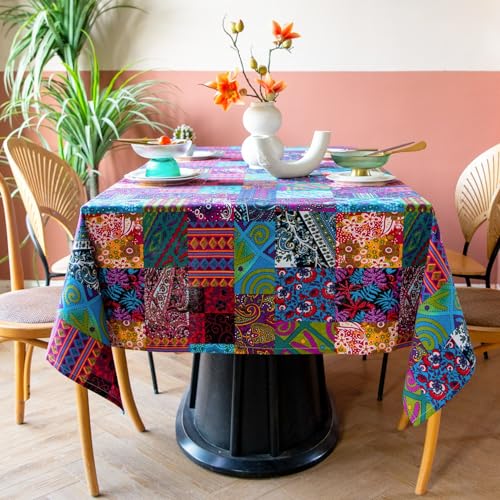 Quadratische böhmische ethnische Tischdecke, Boho-Patchwork, Schottenkaro-Tischdecke, indisches Blumenmuster, Gingham-Tischdecke, blau-violett, für Küche, Esstisch, Party, 61 x 61 cm von Clothfuna