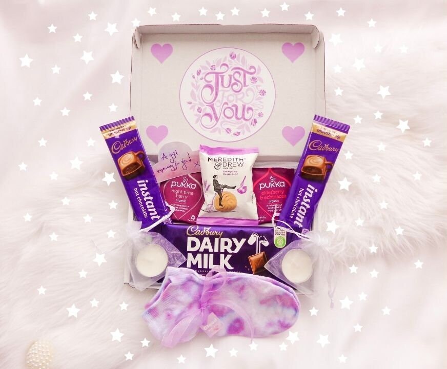 Cadbury's Hug in Einer Box Letterbox Geschenk | Geschenke Zum Geburtstag Für Sie Selbstfürsorge-Verwöhnbox Abhol Mich Entspannungs-Genuss Verwöhnkorb von CloudTieDyeCo