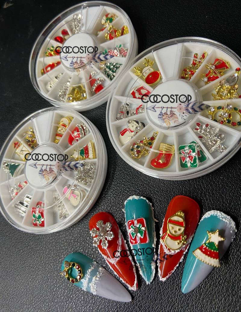 24 Stück Weihnachtsnägel Charms/Schneeflocke Strass/Schneemann 3D Nagel Charms Räder von CocoStop