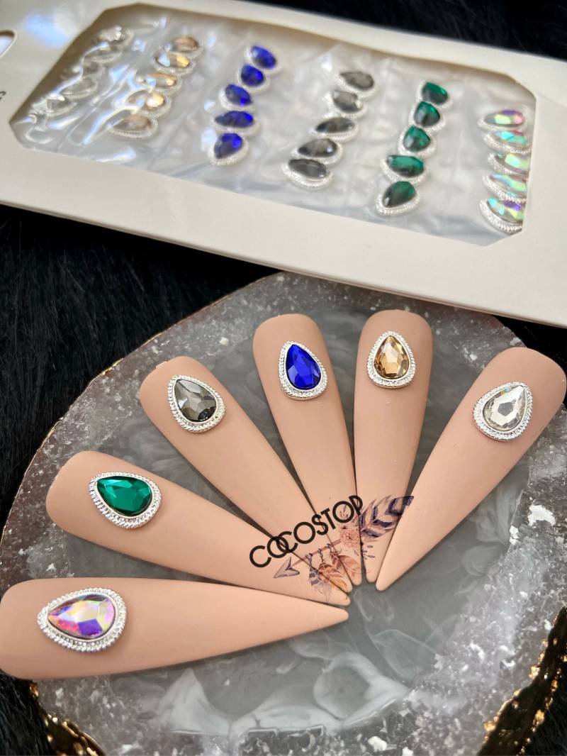 30 Stück Tropfen Nagelschmuck 3D Nagel Charms Nailart von CocoStop