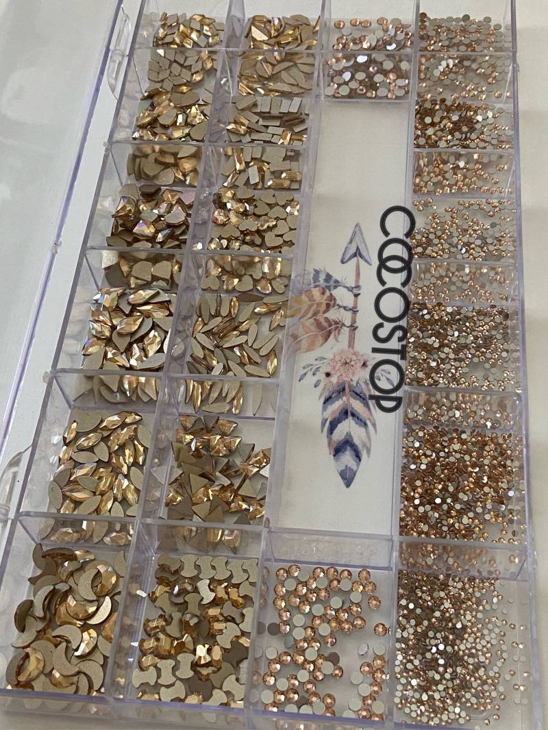 3100 Stück Champagner Topas Strass Nailbox von CocoStop