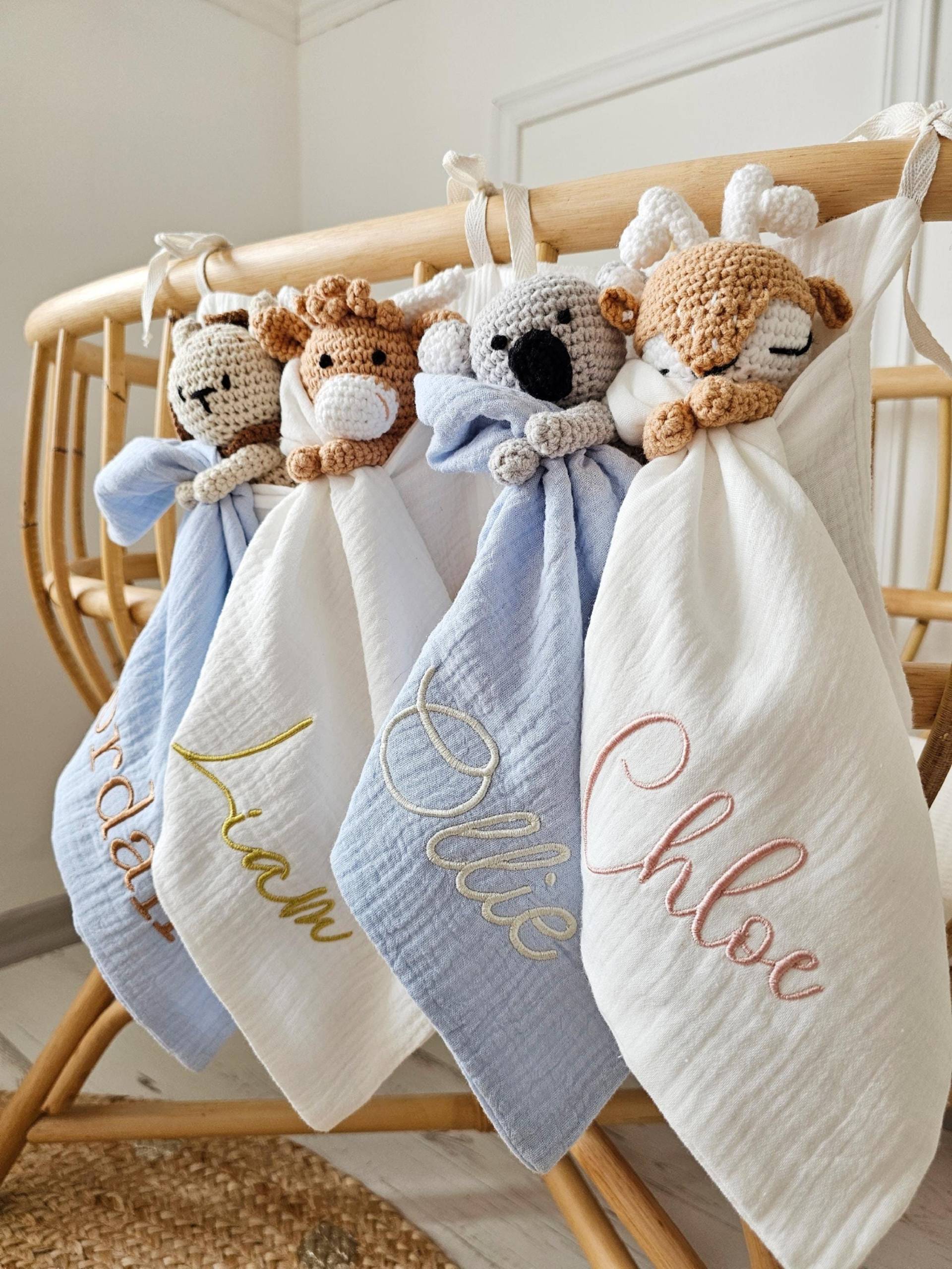 Personalisierte Babytröster, Neutrales Babygeschenk, Bestickte Schmusedecke, Bunny Lovey, Musselin-Tröster, Personalisiertes Neues von ColouredYarnLtd