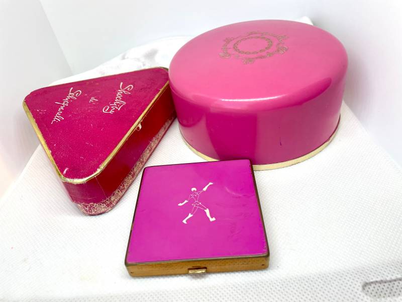 Vintage Schiaparelli Compact Herz Seife Designer Leere Powder Box Selten Sammlerstück Makeup Geldbörse Spiegel Signiert Perfume Parfum Ny von CompactQueen