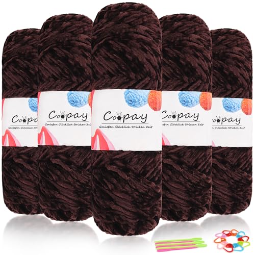 Coopay Samt Chenille Wolle, 500g (5x100g) Velvet Chenillegarn Wolle zum Häkeln&Stricken, Flauschige Weicher Babywolle für Kinder, Samtig Chenillewolle mit Häkelzubehör für Puppen, Schals - Kaffee von Coopay