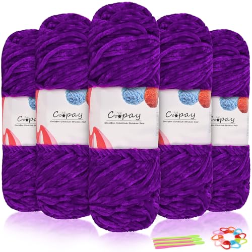 Coopay Samt Chenille Wolle, 500g (5x100g) Velvet Chenillegarn Wolle zum Häkeln&Stricken, Flauschige Weicher Babywolle für Kinder, Samtig Chenillewolle mit Häkelzubehör für Puppen, Schals - Tiefes Lila von Coopay