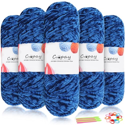 Coopay Samt Chenille Wolle, 500g (5x100g) Velvet Chenillegarn Wolle zum Häkeln&Stricken, Flauschige Weicher Babywolle für Kinder, Samtig Chenillewolle mit Häkelzubehör für Puppen, Schals - Meeresblau von Coopay