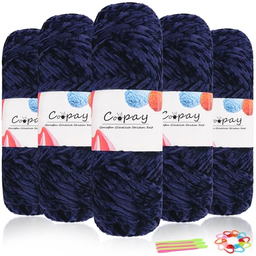 Coopay Samt Chenille Wolle, 500g (5x100g) Velvet Chenillegarn Wolle zum Häkeln&Stricken, Flauschige Weicher Babywolle für Kinder, Samtig Chenillewolle mit Häkelzubehör für Puppen, Schals - Marineblau von Coopay