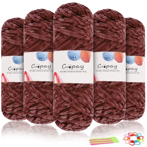 Coopay Samt Chenille Wolle, 500g (5x100g) Velvet Chenillegarn Wolle zum Häkeln&Stricken, Flauschige Weicher Babywolle für Kinder, Samtig Chenillewolle mit Häkelzubehör für Puppen - Dunkelkaramell von Coopay