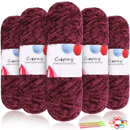 Coopay Samt Chenille Wolle, 500g (5x100g) Velvet Chenillegarn Wolle zum Häkeln&Stricken, Flauschige Weicher Babywolle für Kinder, Samtig Chenillewolle mit Häkelzubehör für Puppen - Burgunderrot von Coopay