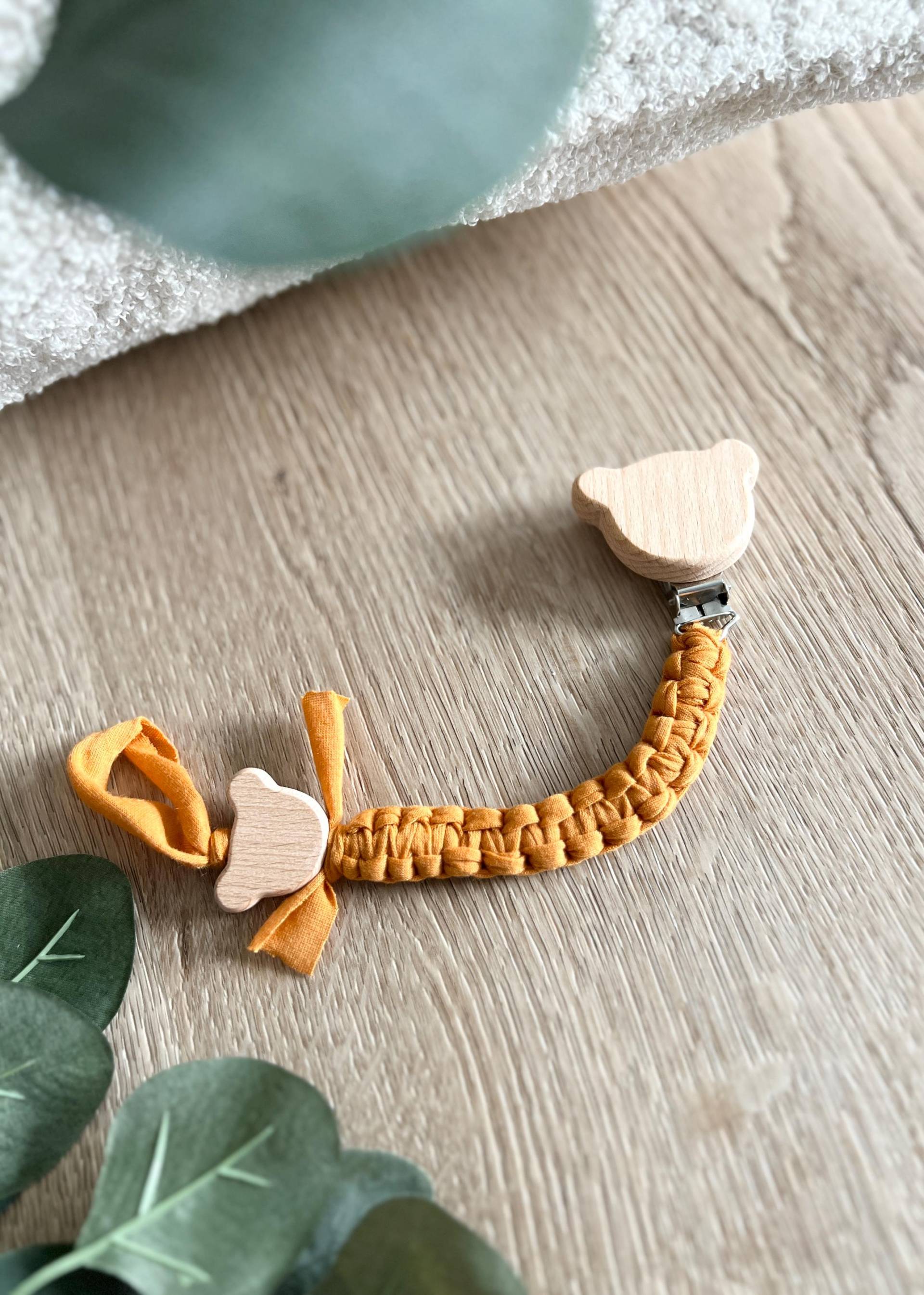 Schnullerkette Baby, Holz Bär, Orange, Jersey Baumwolle Stoff, Geschenk Zur Geburt, Anhänger, Neugeborenes, Babygeschenk, Tier Anhänger von CosyHavenDE