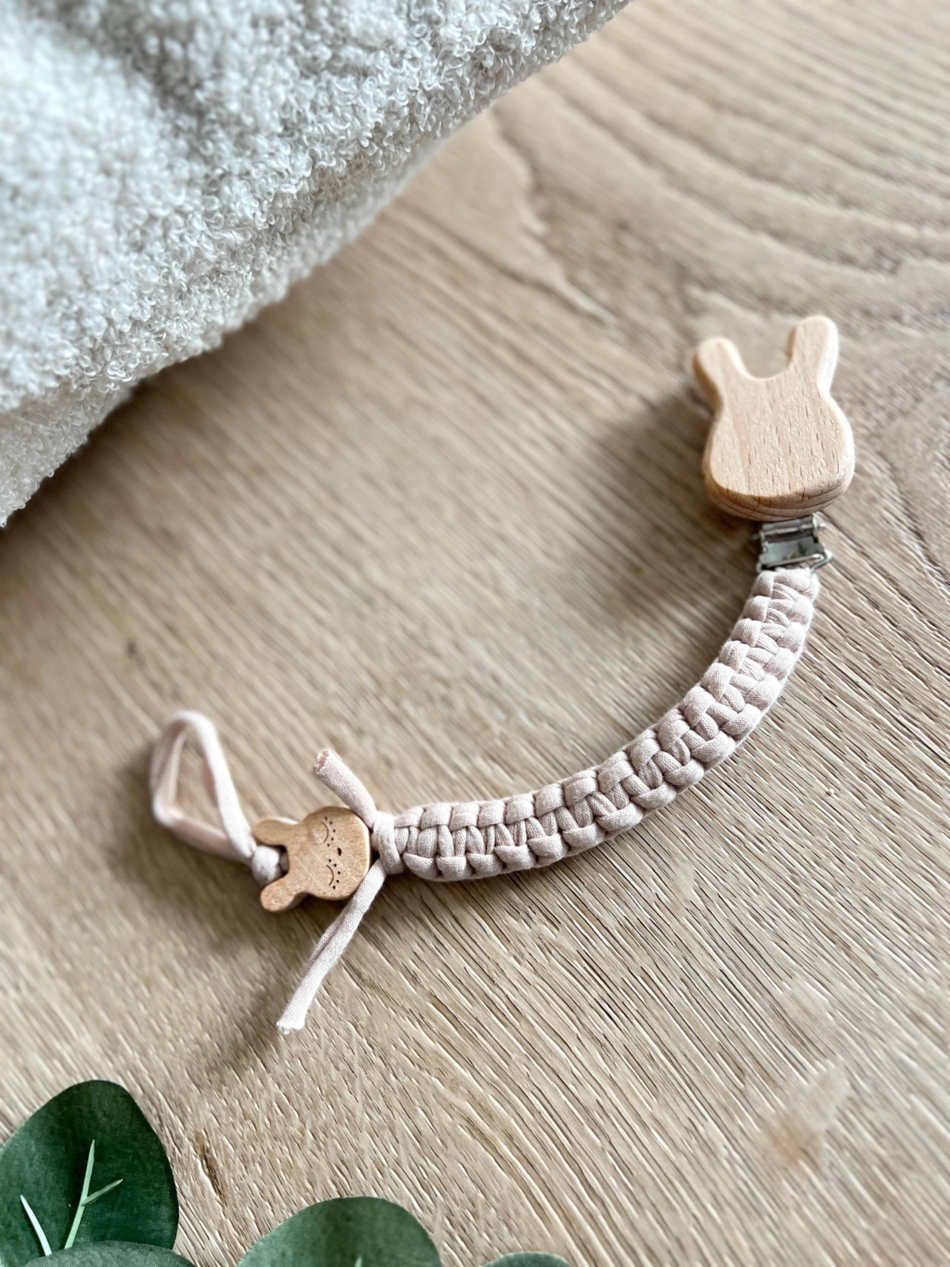 Schnullerkette Baby, Holz Hase, Beige, Jersey Baumwolle Stoff, Geschenk Zur Geburt, Anhänger, Neugeborenes, Babygeschenk, Tier Anhänger von CosyHavenDE