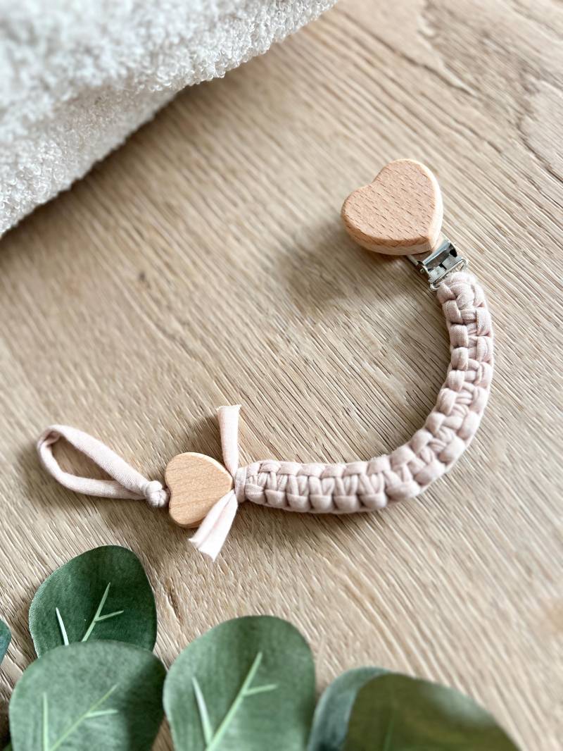 Schnullerkette Baby, Holz Herz, Beige, Jersey Baumwolle Stoff, Geschenk Zur Geburt, Anhänger, Neugeborenes, Babygeschenk von CosyHavenDE