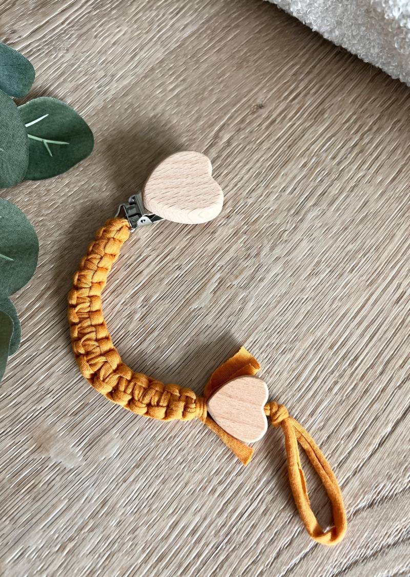 Schnullerkette Baby, Holz Herz, Orange, Jersey Baumwolle Stoff, Geschenk Zur Geburt, Anhänger, Neugeborenes, Babygeschenk von CosyHavenDE