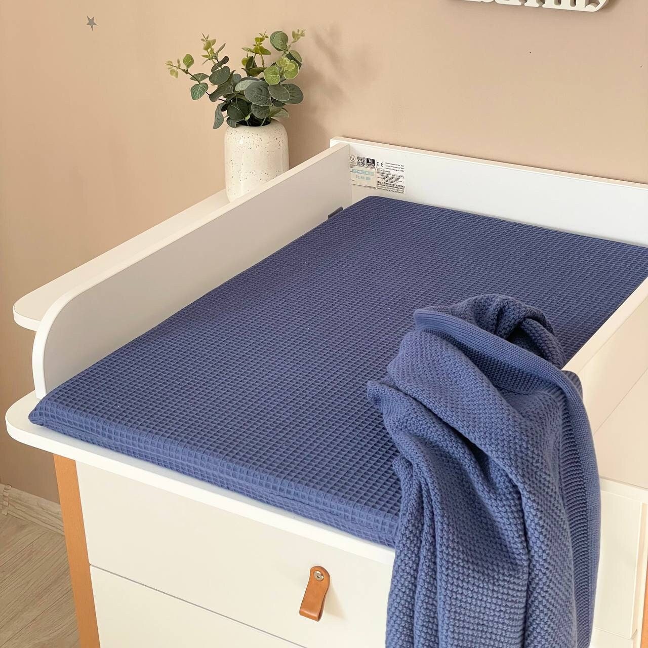 Соton Wickelunterlage, Blaue Wickelmatratze, Kinderzimmer Dekor, Einfarbige Reise Baby Unterlage, Wickelauflage Mat von CozyPandochka