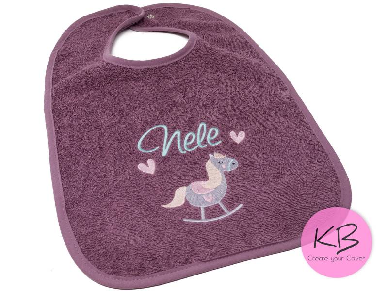 Lätzchen Mit Druckknopf, Namen Und Motiv Schaukelpferd, Babylätzchen Personalisiert, Kleines Geschenk, Latz Für Baby von CreateyourCover