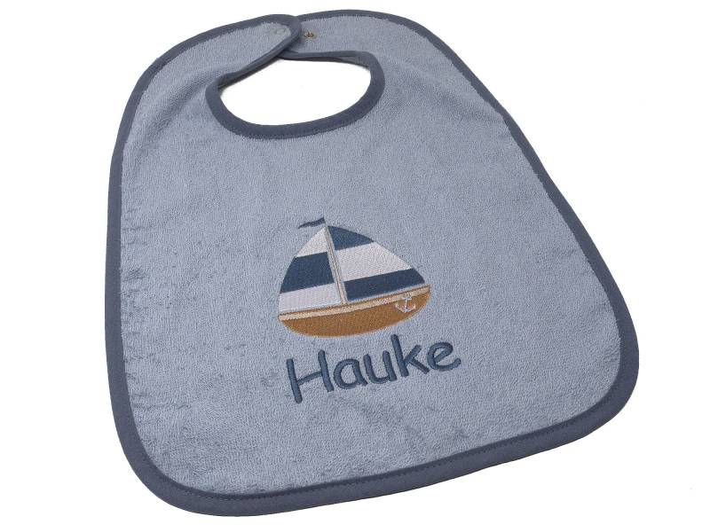 Lätzchen Mit Druckknopf Namen Und Motiv Segelboot, Maritim, Babylätzchen Personalisiert, Kleines Geschenk, Latz Namen, Taufgeschenk von CreateyourCover