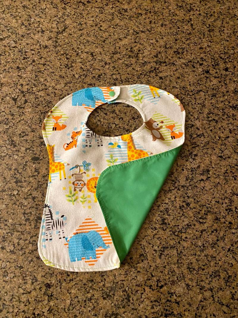 Tier-Bib, Safari-Bib, Baby-Bib, Baby-Shower-Geschenk, Wende-Bib, Snap-Bib, Dribbel-Bib, Kleinkind-Bib, Baby-Geschenk von CreationsByColieWI