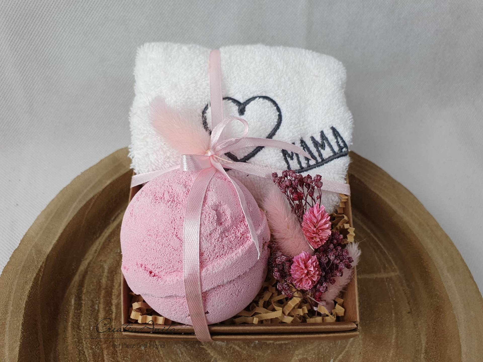 Geschenkset Mama Mit Hochwertiger Badekugel Rose, Wohlfühlpaket Trockenblumen Dekoriert von CreativAnita