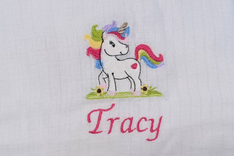 Spucktuch/Mullwindel Mit Namen Einhorn Pink Herz Regenbogenfarben Personalisiert & Bestickt von CreativeCreatorDE