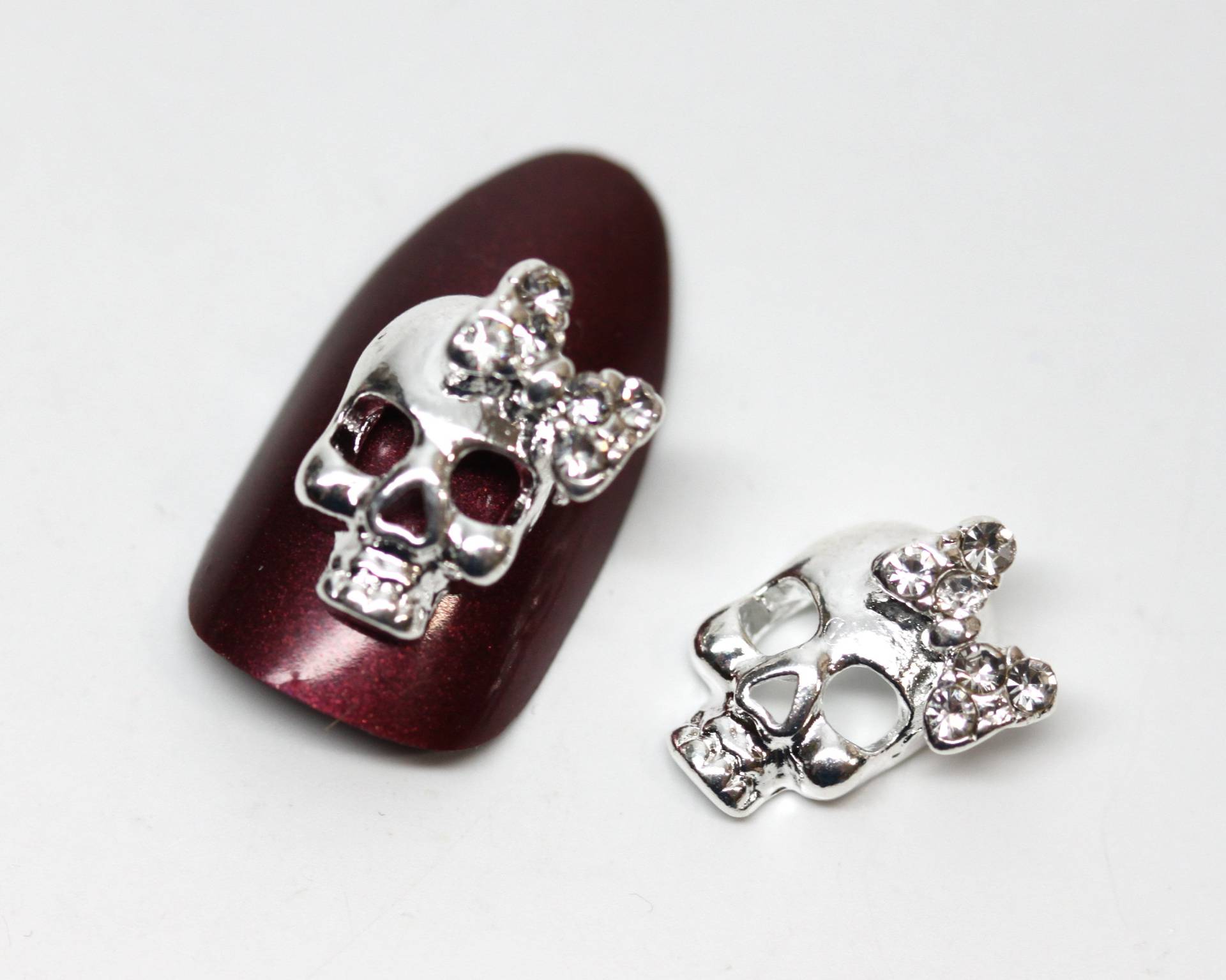 2 Stück Schmuck Sugar Scull Mit Schleife Silber Oder Gold Strass 3D Metall Nagel Charms Kunst Hochwertige Nagel-Design-Aufkleber-Ohrringe von CreativeNailArt