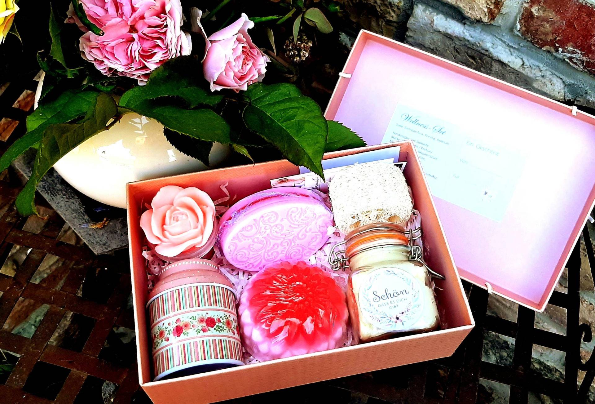 Wellnessbox Vintage, Geschenk Für Frau, Mutter Nach Geburt U Geburtstag, Vegane Beautyartikel in Düften, Wellnessgeschenkset Spa Relaxbox von CreativesoapsKunst