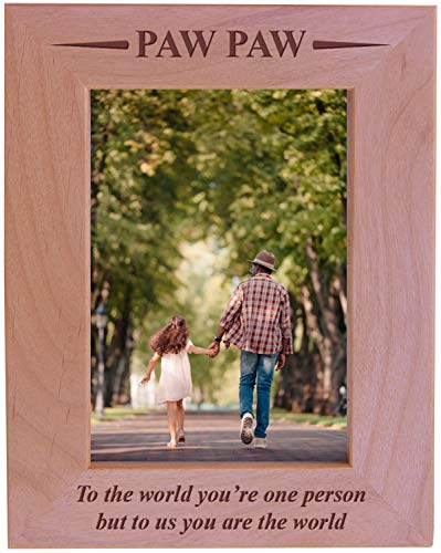 CustomGiftsNow Bilderrahmen aus Holz, mit Gravur to The World You're one Person but to us You Are The World 5x7 Vertical natürliches Holz von CustomGiftsNow