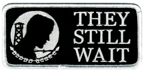 POW MIA They Still Wait Bestickter Aufnäher Bügelbild Militär Gefangener des Krieges Emblem von Cypress Collectibles Embroidered Patches