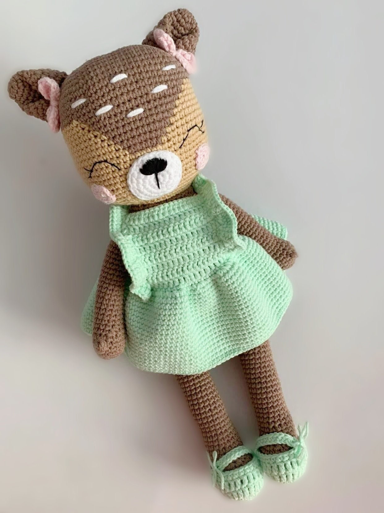 Mia Das Rentier Aus Baumwoll-Mischgarn, Handgemacht, Gehäkeltes Rehkitz Im Kleid, Weihnachtsgeschenk, Babypartygeschenk von CzechToys