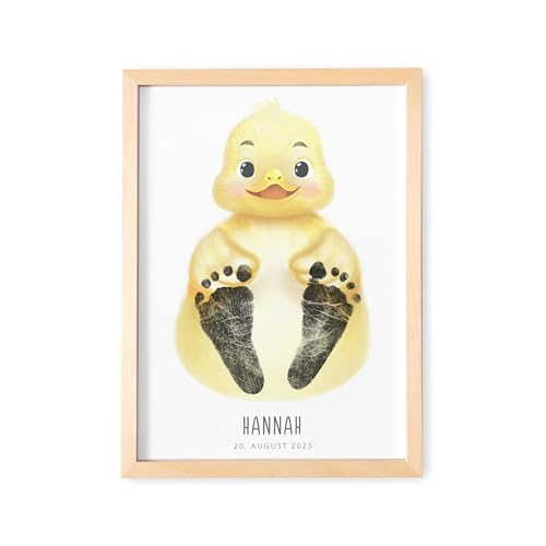 DEL MÀ Unique & Personal Fußabdruck Baby Tierbild personalisiertes Enten Bild für Babyzimmer Deko Kinderzimmer Neugeborenen Geschenk zur Geburt (OHNE FARBE | DIN A4) von DEL MÀ Unique & Personal