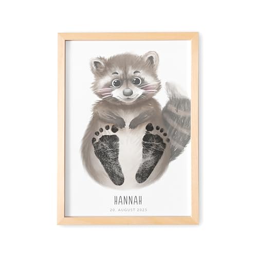 DEL MÀ Unique & Personal Fußabdruck Baby Tierbild personalisiertes Waschbär Bild für Babyzimmer Deko Kinderzimmer Neugeborenen Geschenk zur Geburt (OHNE FARBE | DIN A3) von DEL MÀ Unique & Personal