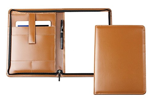 DELMON VARONE - Personalisierbare Tablet Schreibmappe DIN A4 aus Cambridge Top Grain Leder braun, Business Konferenzmappe mit Notizblock, Stiftschlaufe & Einsteckfächer, Orgamappe mit Reißverschluss von DELMON VARONE - FINE LEATHERGOODS MADE IN GERMANY