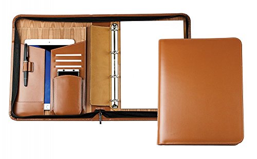 DELMON VARONE - Personalisierbare Tablet & Smartphone Schreibmappe DIN A4 XXL Cambridge Top Grain Leder braun, Businessmappe inkl. Ringbuch, Notizblock, Stiftschlaufe, Steckfächer & Reißverschluss von DELMON VARONE - FINE LEATHERGOODS MADE IN GERMANY