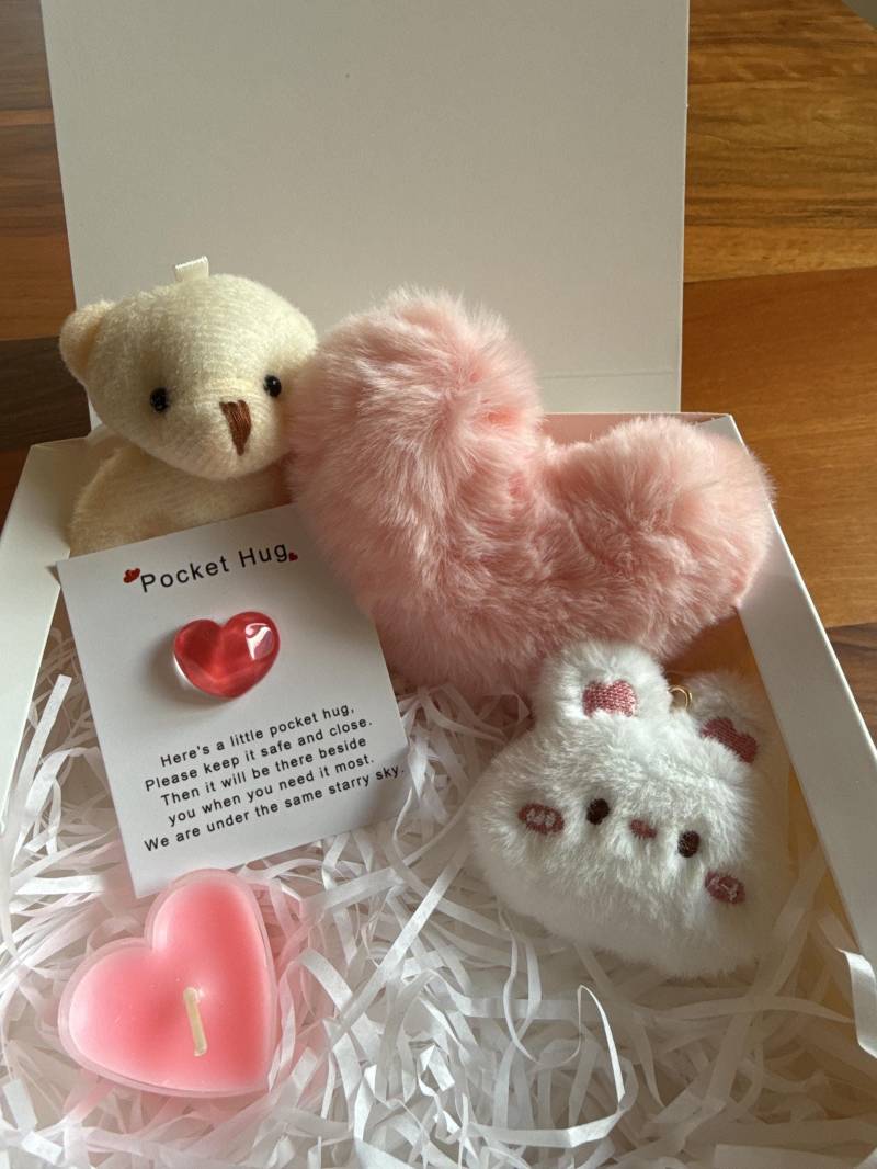 Valentinstag Geschenkbox Für Freundin - Pink Edition von DESINGSREFLECTYOU