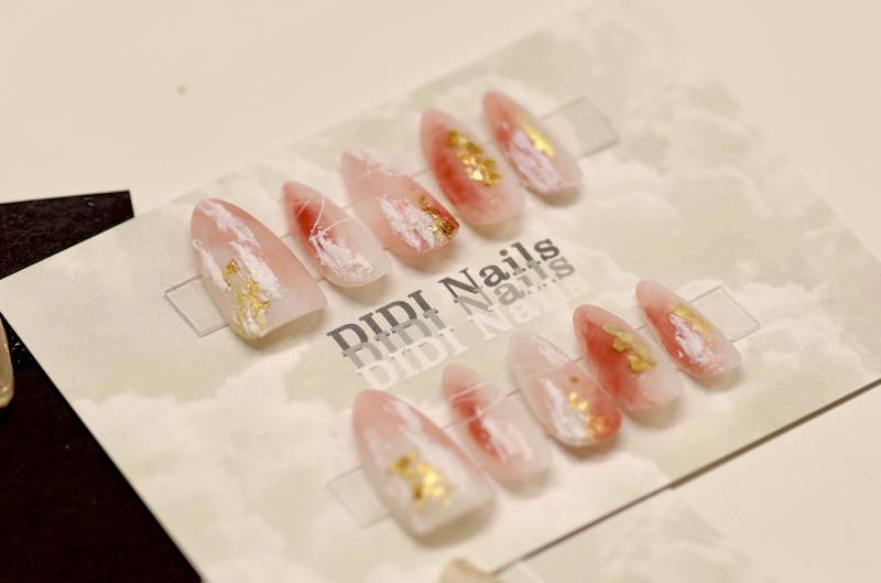 Goldene Folie Rot Weiß Matt Poliert Nägel | Personalisierter & Wiederverwendbarer Press-On Nail Fun Nails Luxus von DIDINails